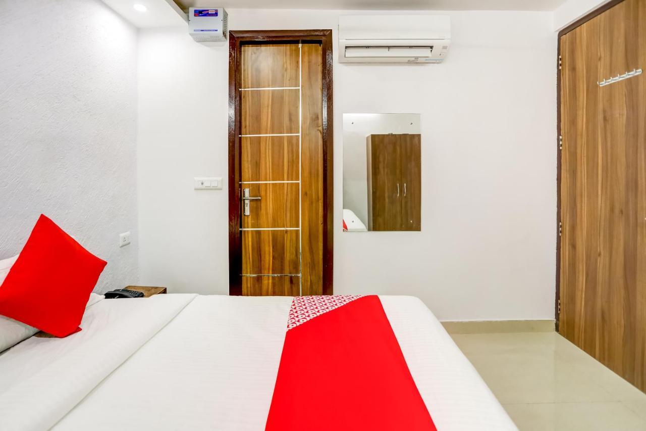 hotel cozy cave new delhi